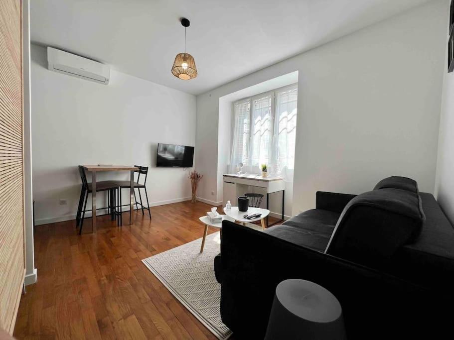 Appartement Climatise / Centre-Ville / 4 Personnes Besancon Luaran gambar