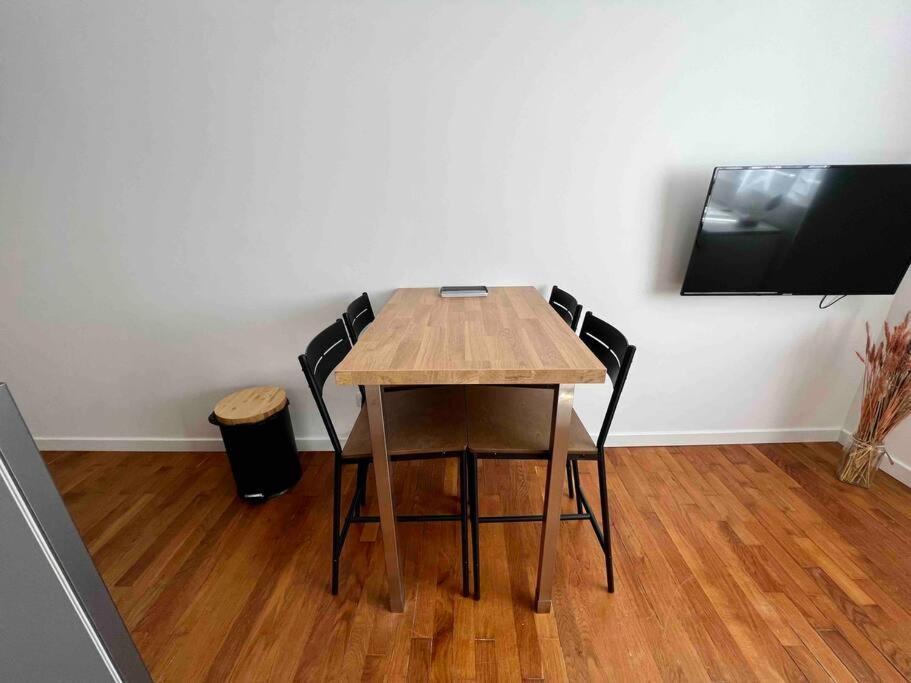 Appartement Climatise / Centre-Ville / 4 Personnes Besancon Luaran gambar